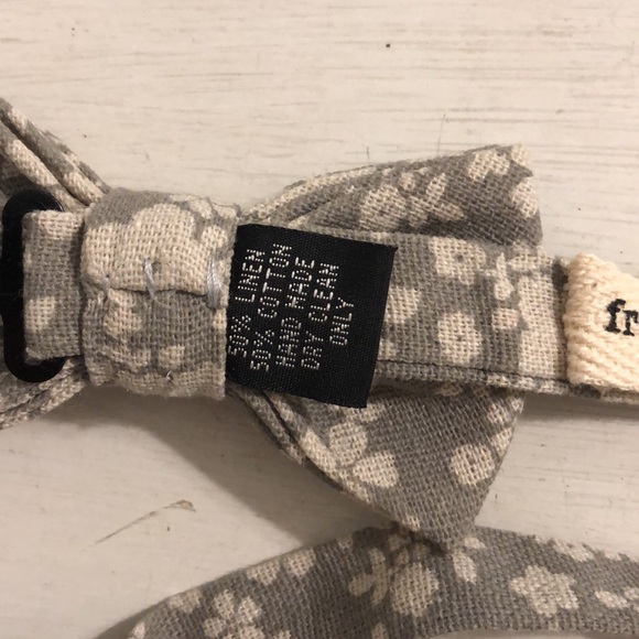 Frank & Buck Bow tie, Grey & Cream Floral Pattern - Picture 3 of 4